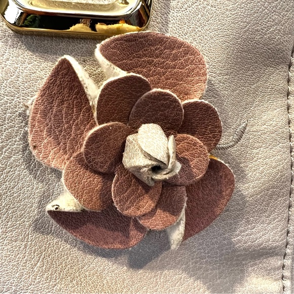 BIG BUDDHA Bone color Medium Handbag Tote Shoulder/Handle Bag 3D Flowers - Picture 5 of 12